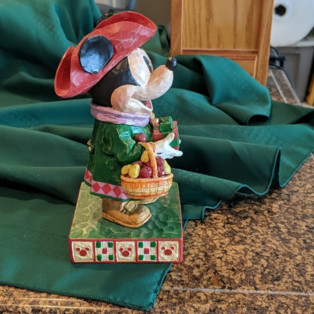 Walt Disney Showcase Collection - Picture 5 of 11